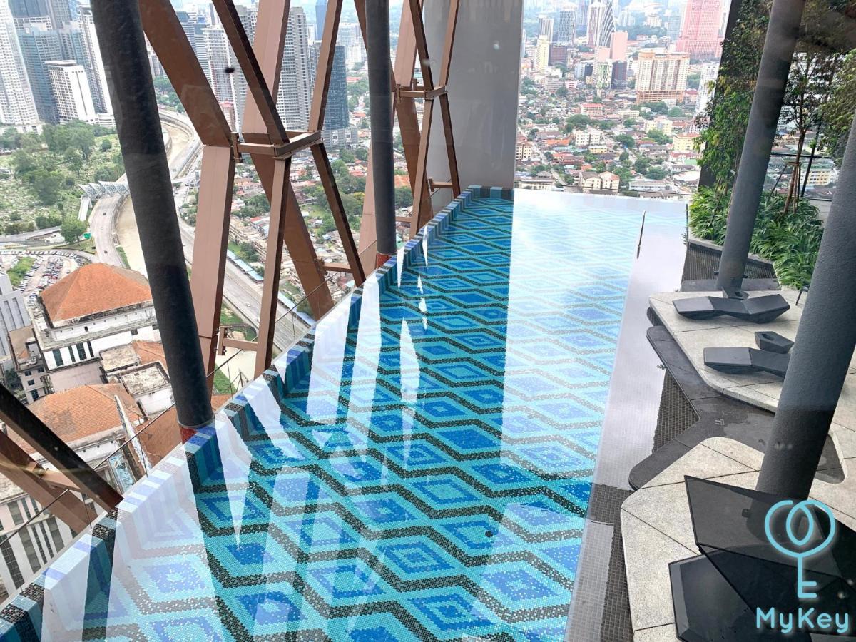 Scarletz Suites By Mykey クアラルンプール エクステリア 写真 Infinity pool at the 39th floor