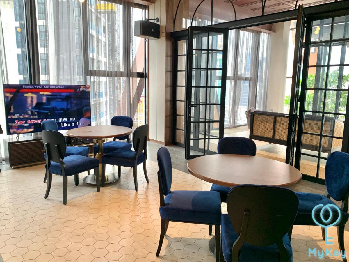 Scarletz Suites By Mykey クアラルンプール エクステリア 写真 The lounge at the airport