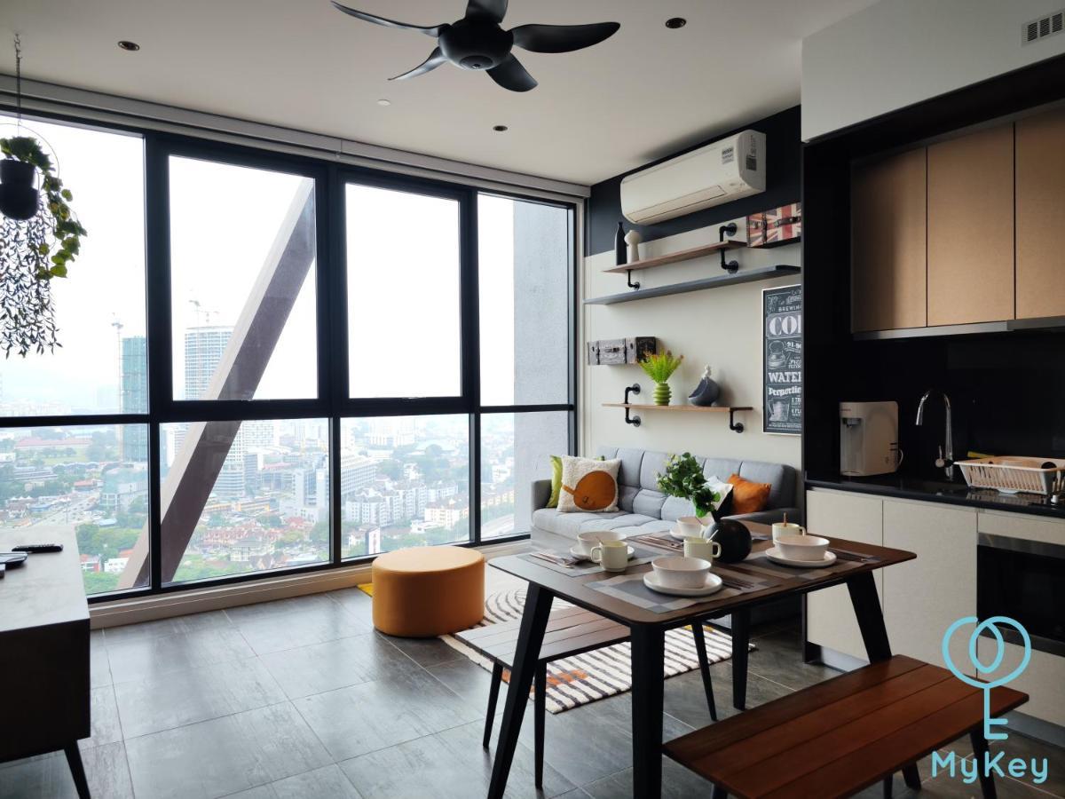 Scarletz Suites By Mykey クアラルンプール エクステリア 写真 A fully furnished condominium unit in Malaysia