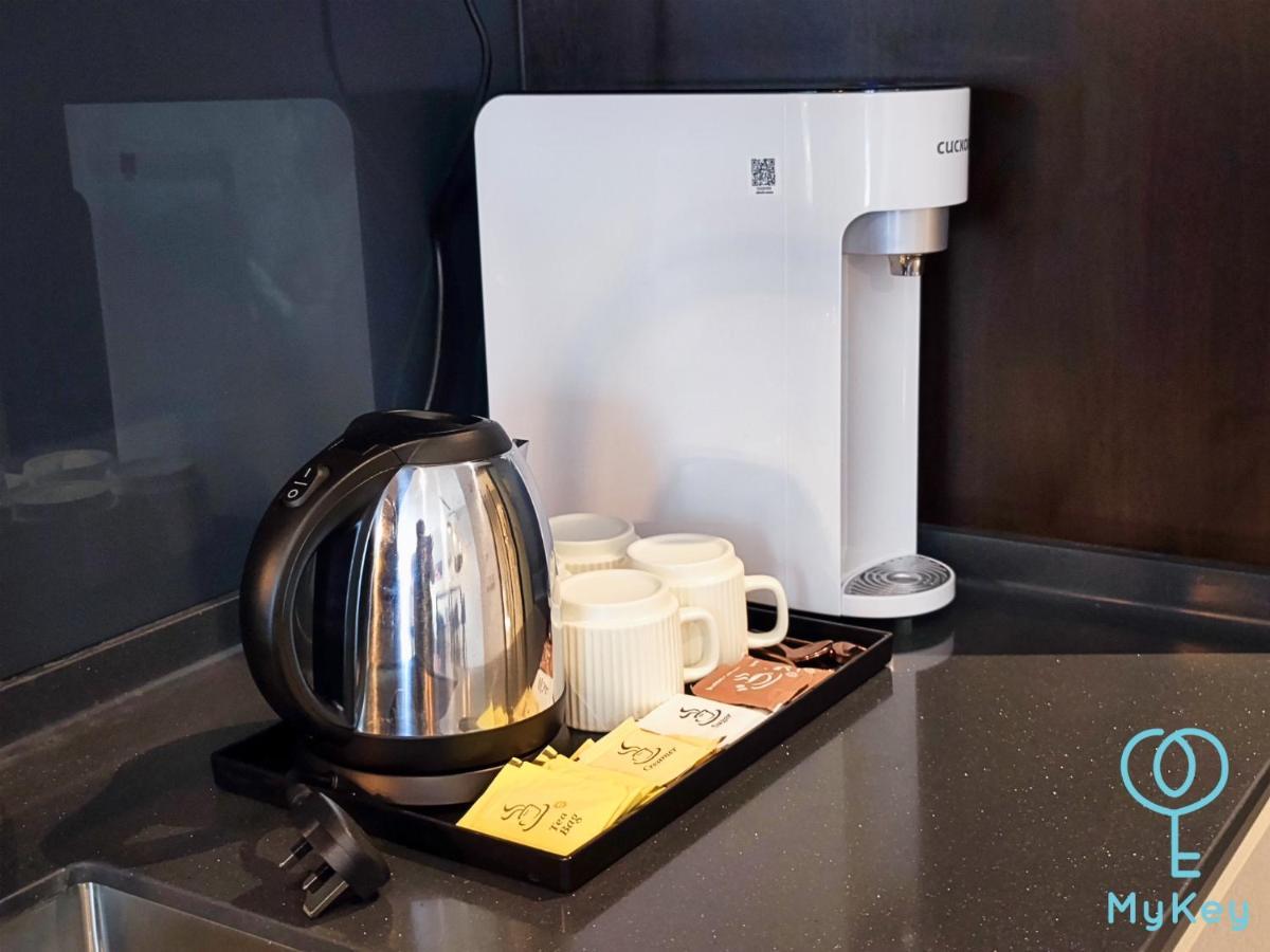 Scarletz Suites By Mykey クアラルンプール エクステリア 写真 A water dispenser