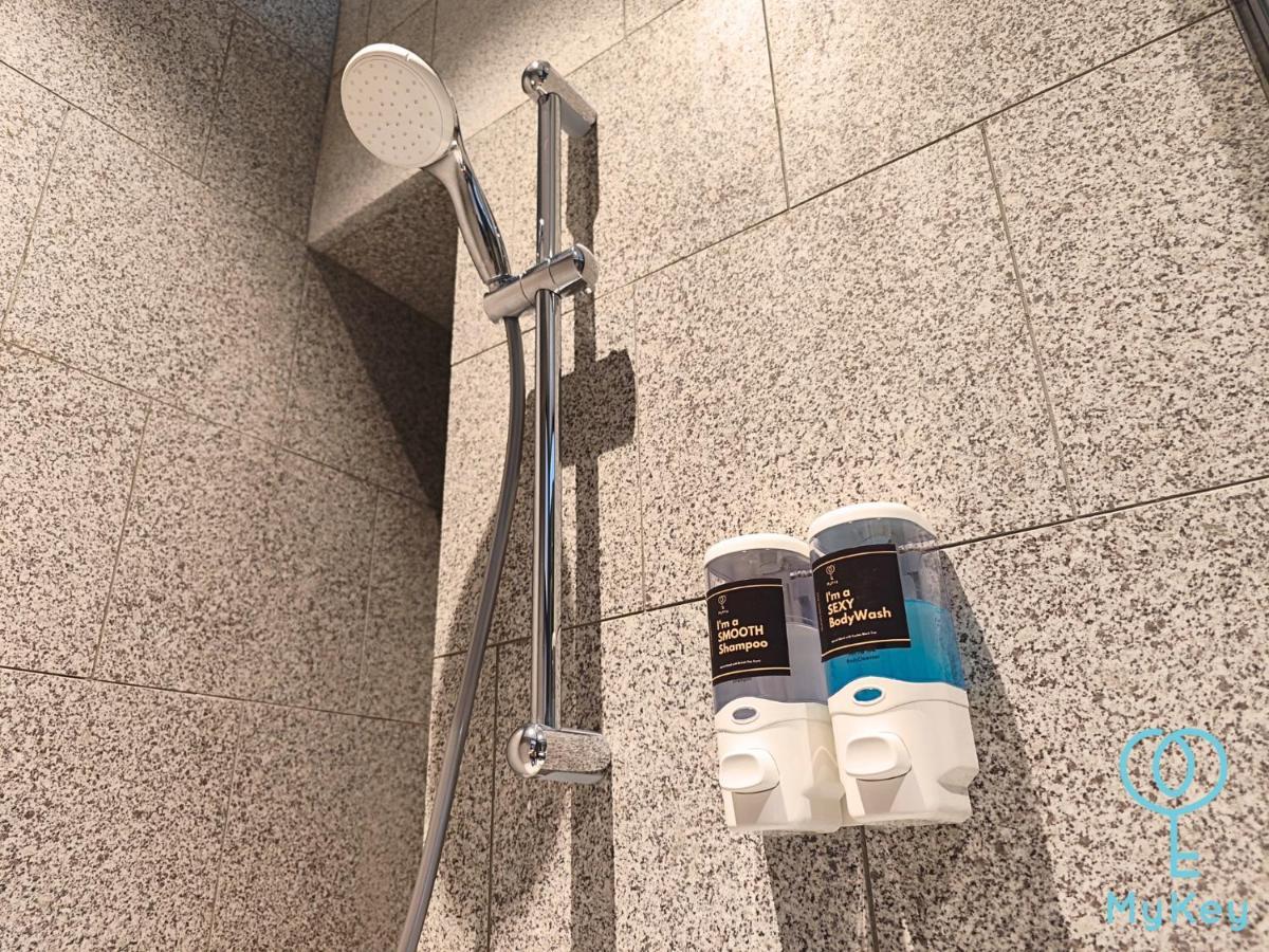 Scarletz Suites By Mykey クアラルンプール エクステリア 写真 Shower