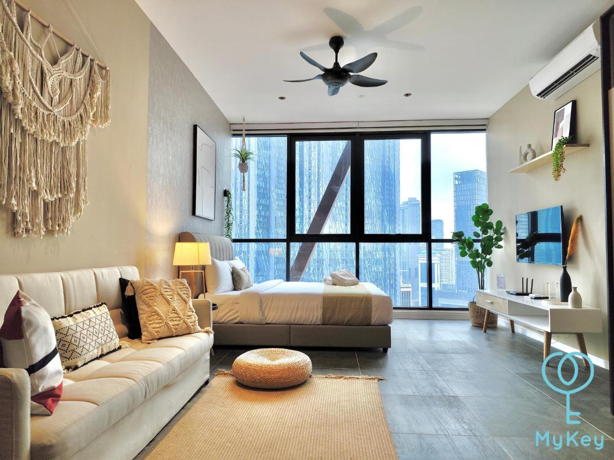 Scarletz Suites By Mykey クアラルンプール エクステリア 写真 A studio apartment in Kuala Lumpur, Malaysia