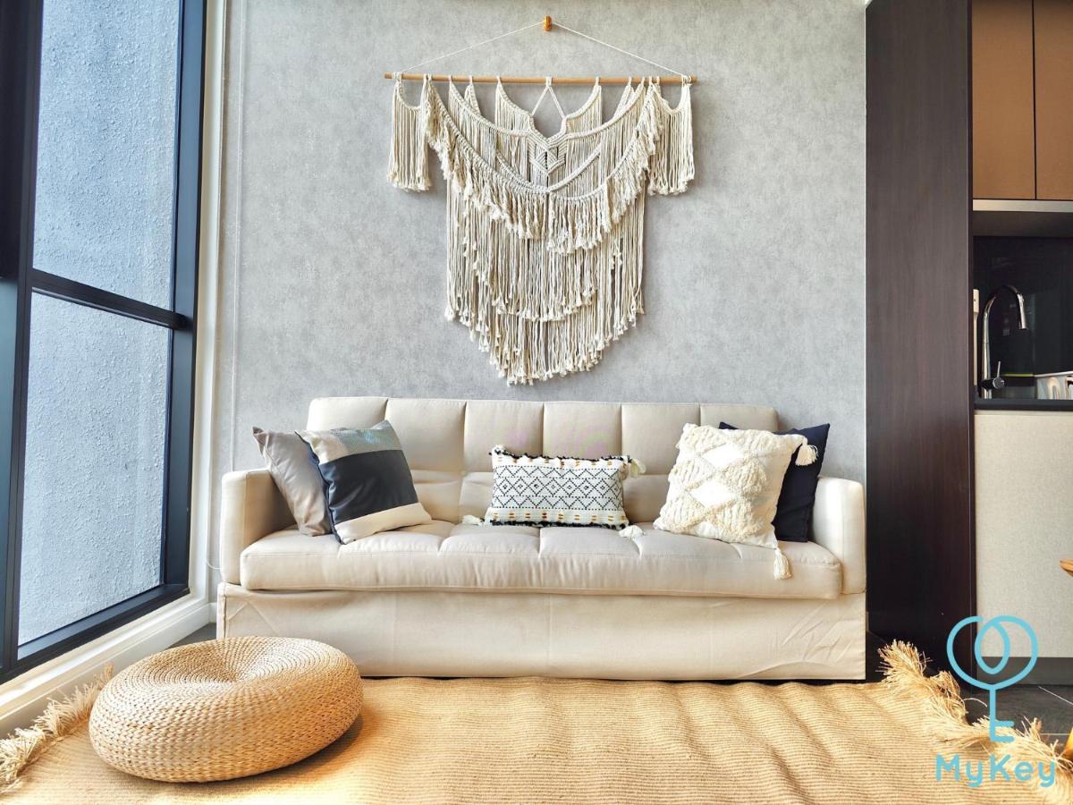 Scarletz Suites By Mykey クアラルンプール エクステリア 写真 A wall hanging
