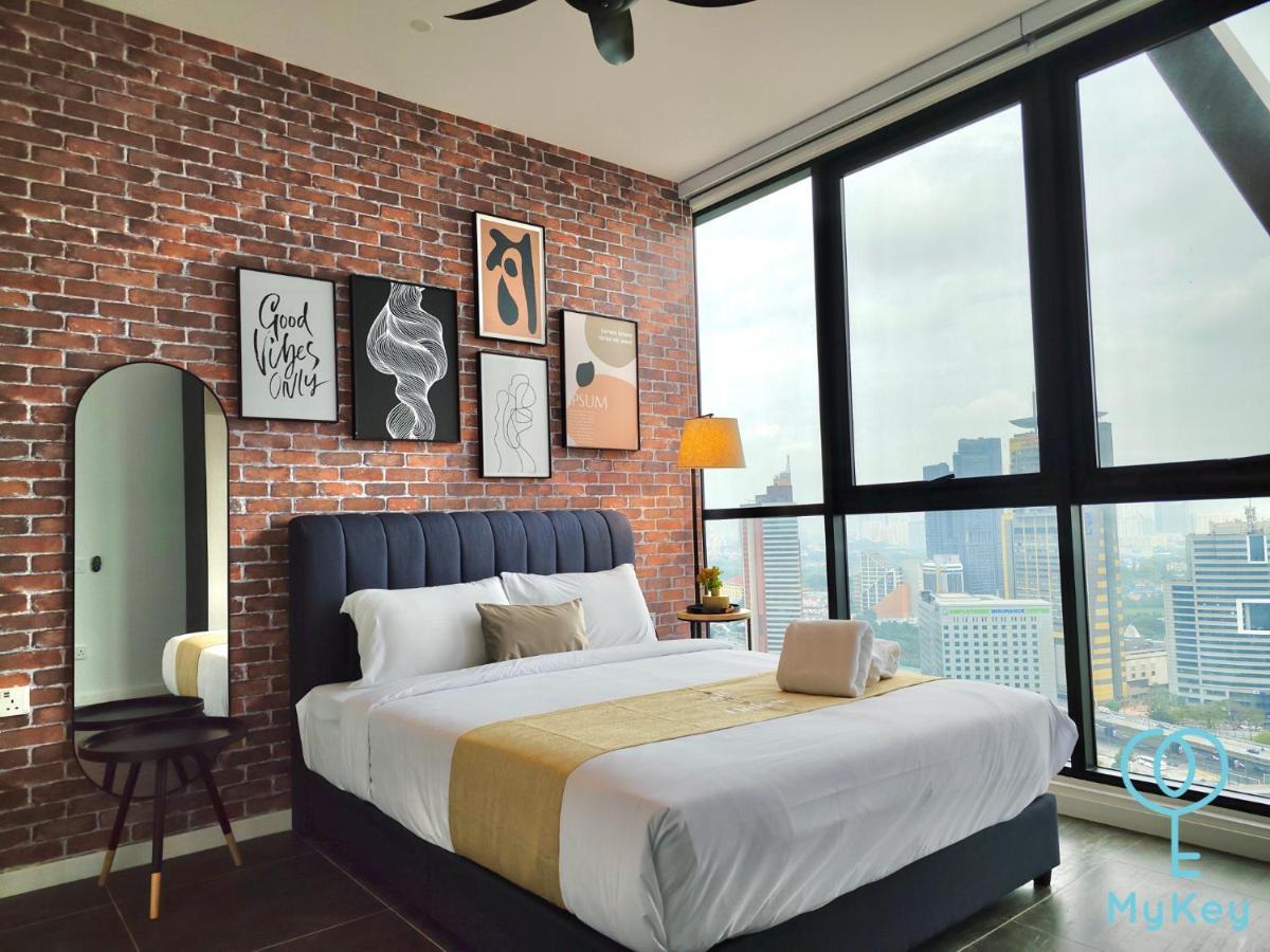 Scarletz Suites By Mykey クアラルンプール エクステリア 写真 A bedroom in a serviced apartment in Kuala Lumpur, Malaysia