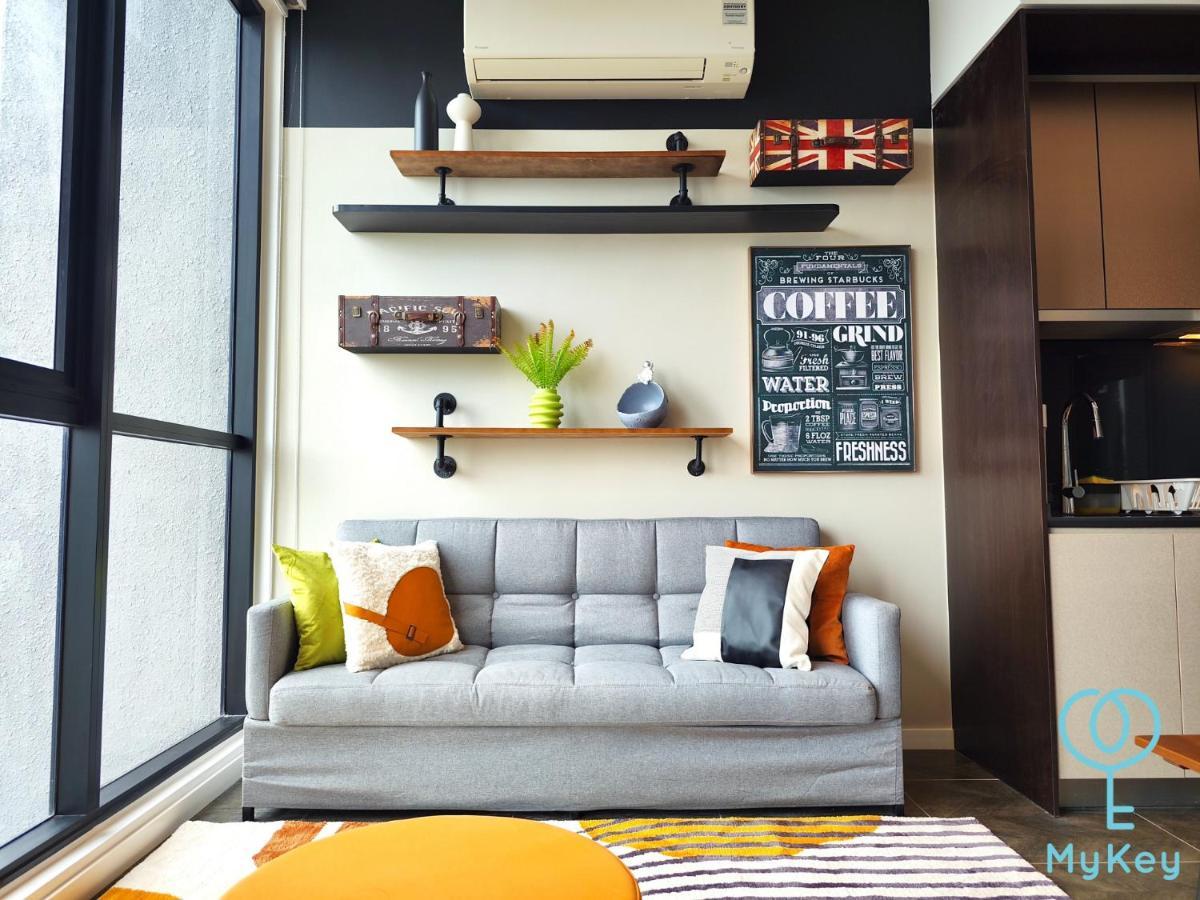 Scarletz Suites By Mykey クアラルンプール エクステリア 写真 A micro apartment in Hong Kong