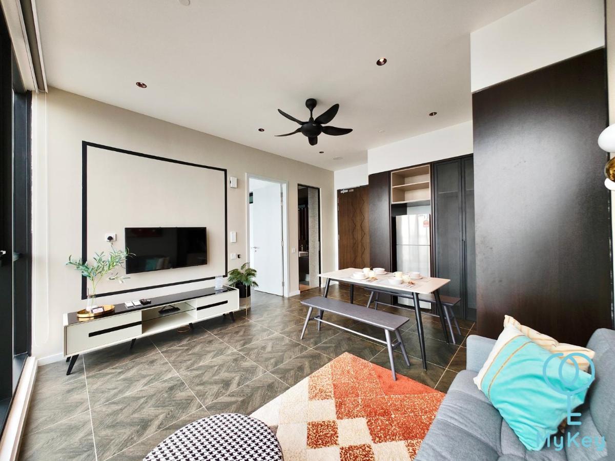 Scarletz Suites By Mykey クアラルンプール エクステリア 写真 A living room in a condominium