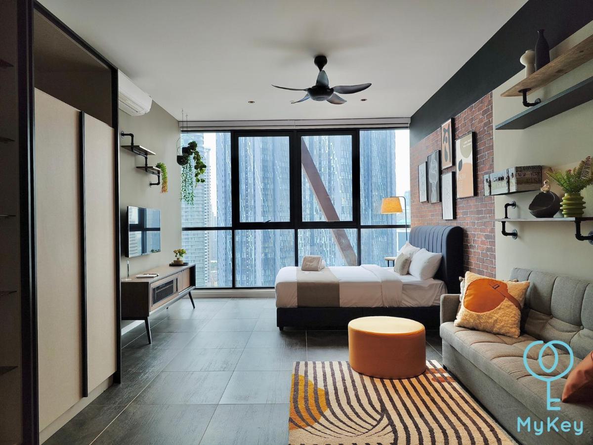 Scarletz Suites By Mykey クアラルンプール エクステリア 写真 A studio apartment in Kuala Lumpur, Malaysia