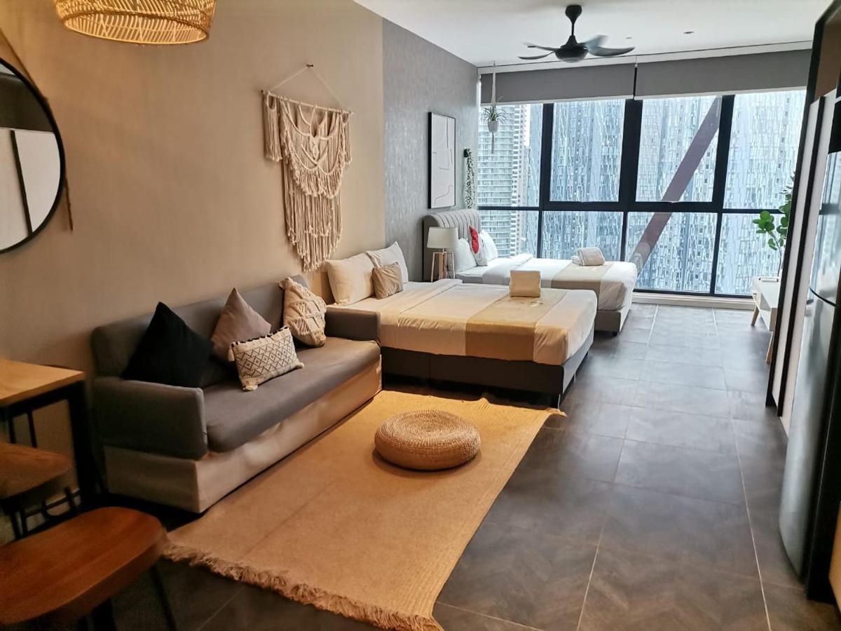 Scarletz Suites By Mykey クアラルンプール エクステリア 写真 A studio apartment in Singapore