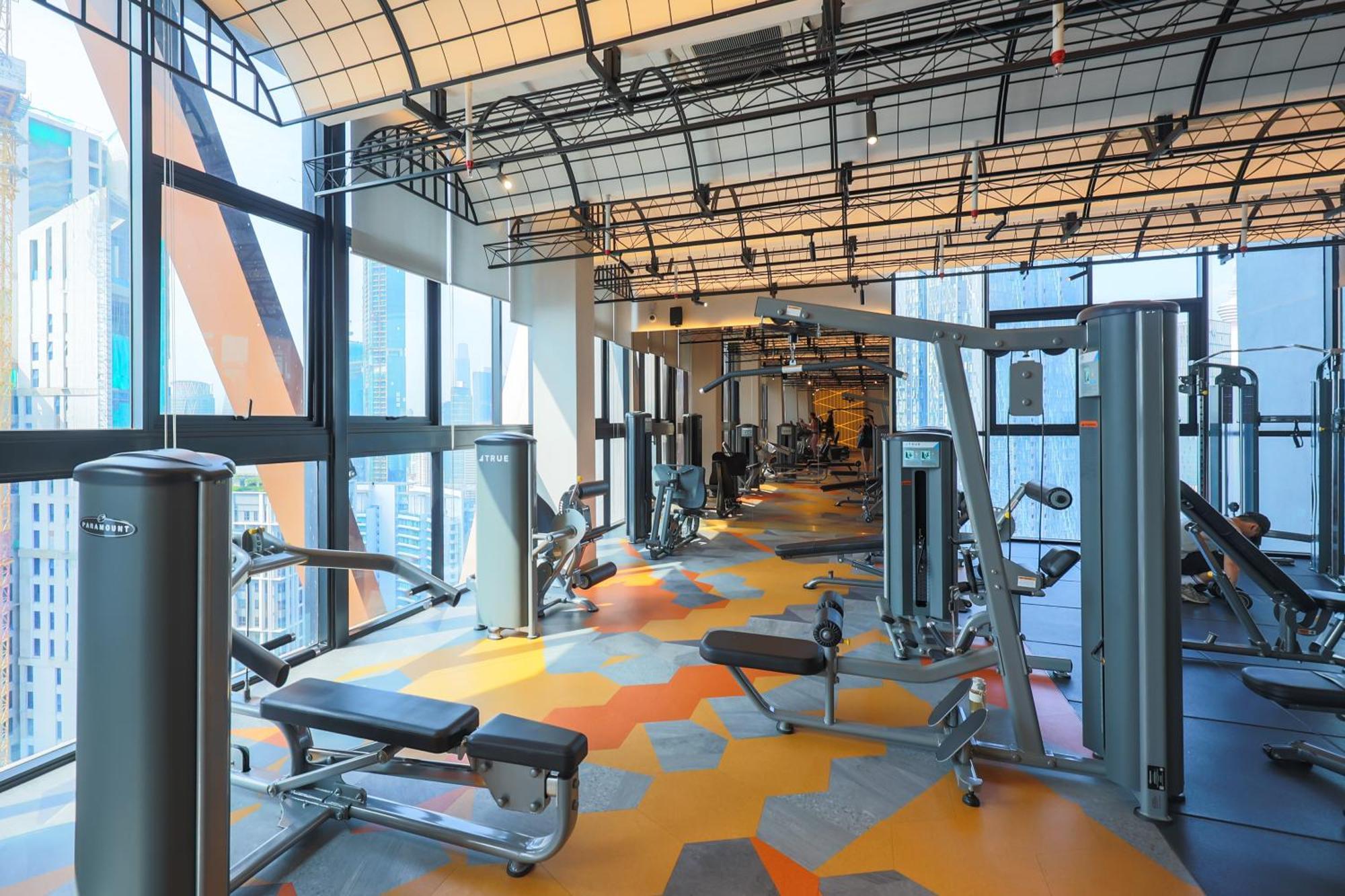 Scarletz Suites By Mykey クアラルンプール エクステリア 写真 The gym at the 101 Tower